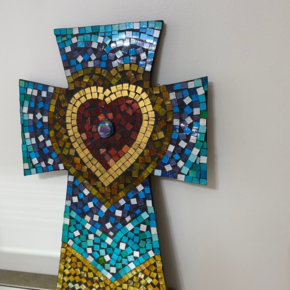 Stained glass cross with heart - Art with hanging fixture on back - Picture 3 of 5